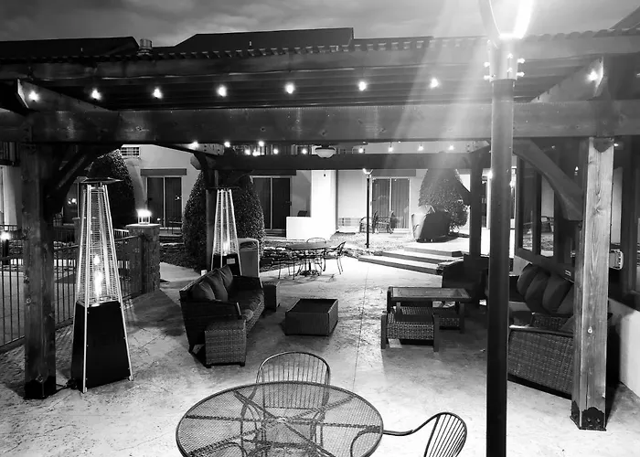 Club Hotel Nashville Inn & Suites